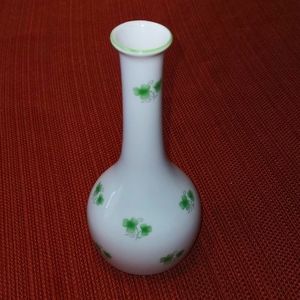 Vintage Crown Stafforshire Shammroch Vase Bone China